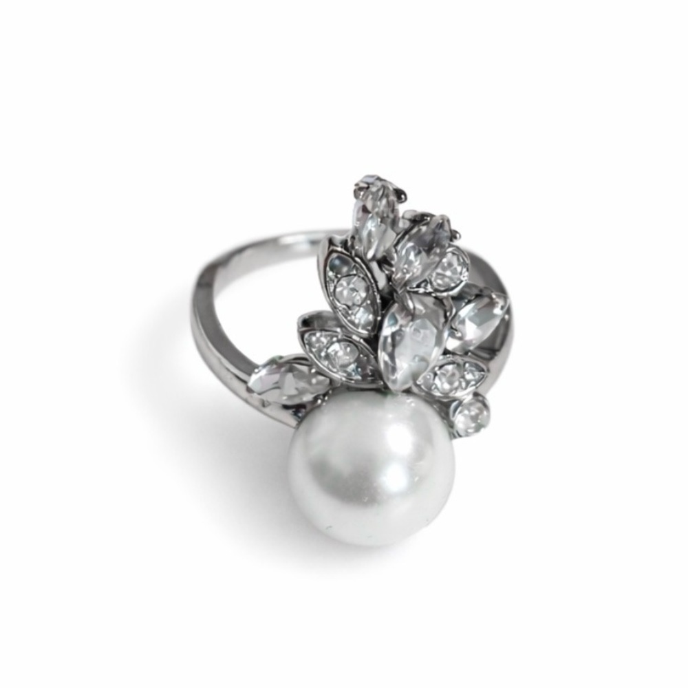 Elegant Vintage Silver &  Pearl Fashion Ring